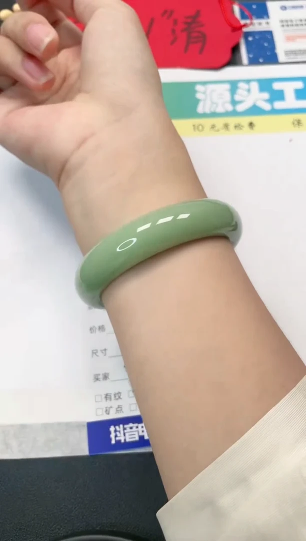【闪购商品】石英质玉手镯未镶嵌132-58