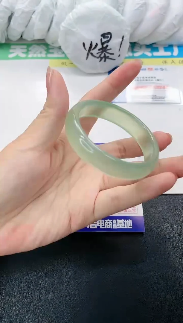 【闪购商品】石英质玉手镯未镶嵌80-55