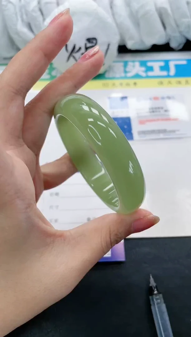 【闪购商品】石英质玉手镯未镶嵌06-58