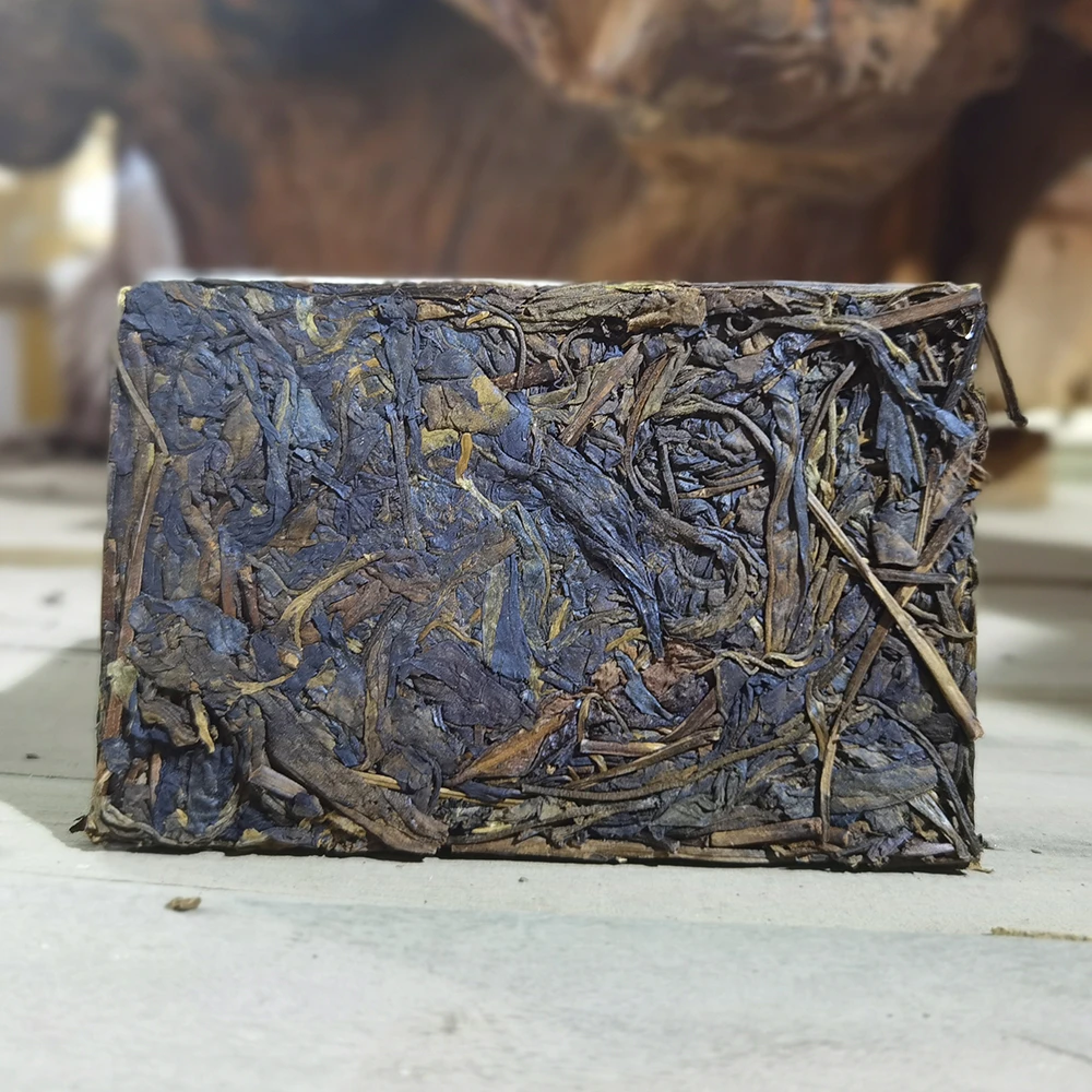 2002年冰岛古树普洱茶生茶砖茶100克/砖