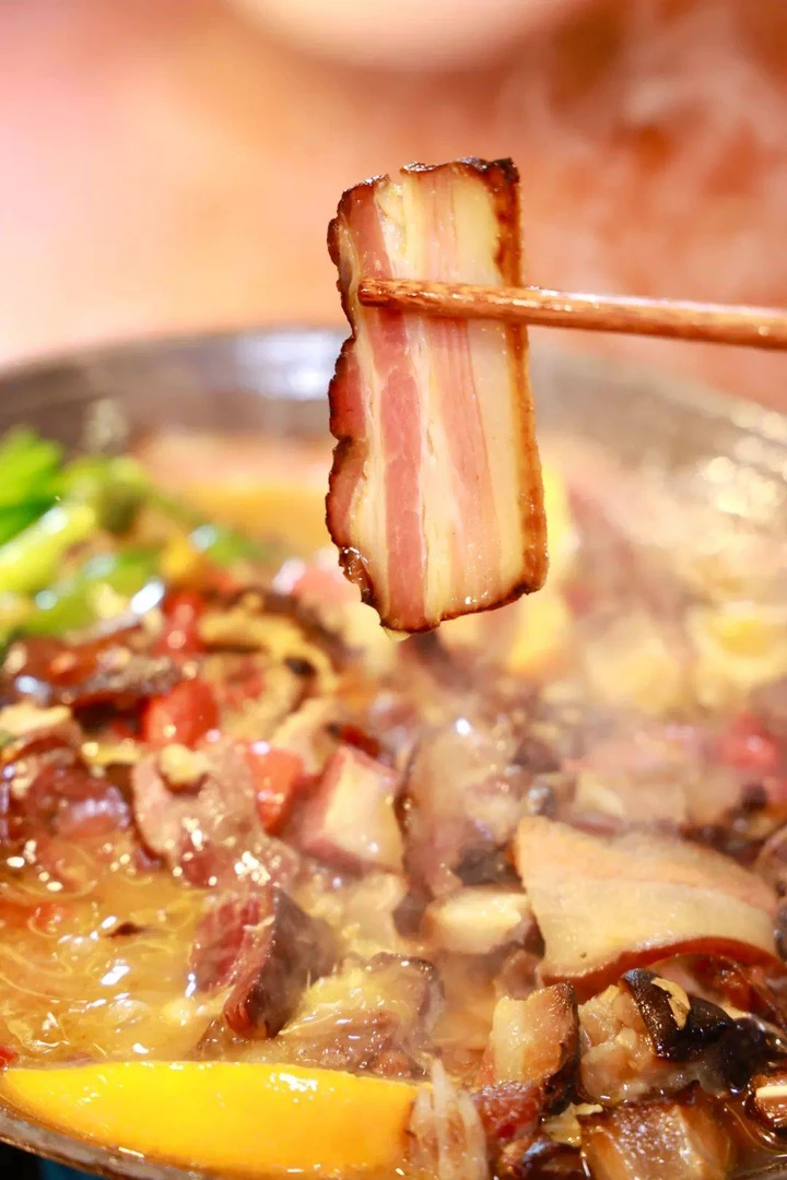 本地三线五花腊肉,约255g