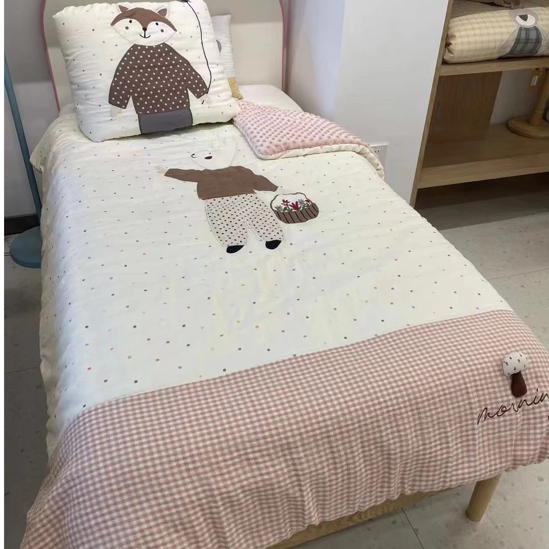 A类双层纱豆豆绒柔软亲肤夹棉加厚绗缝工艺幼儿园