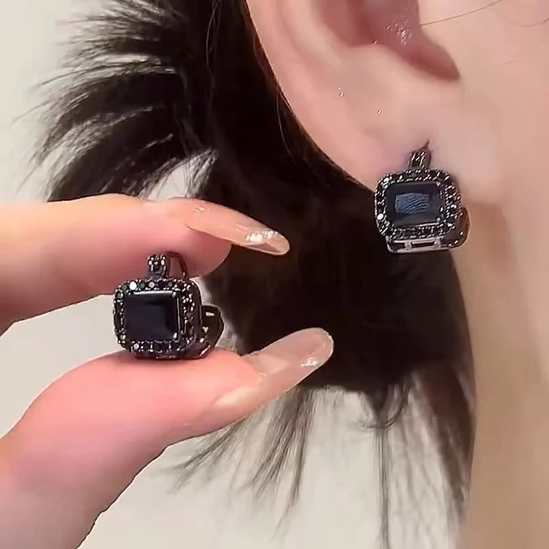 铜合金耳饰 梅姐饰品2902 轻奢高级感黑色方块耳环女气质耳扣耳饰
