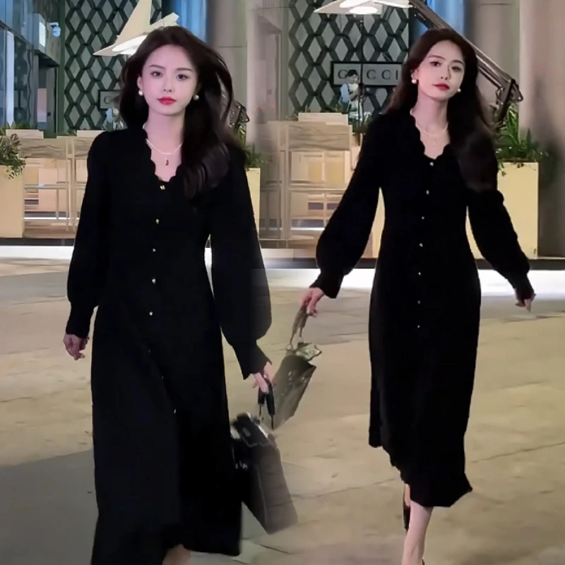 法式伦敦秋冬时尚纯色百搭收腰V领长袖连衣裙气质显瘦小黑色裙女