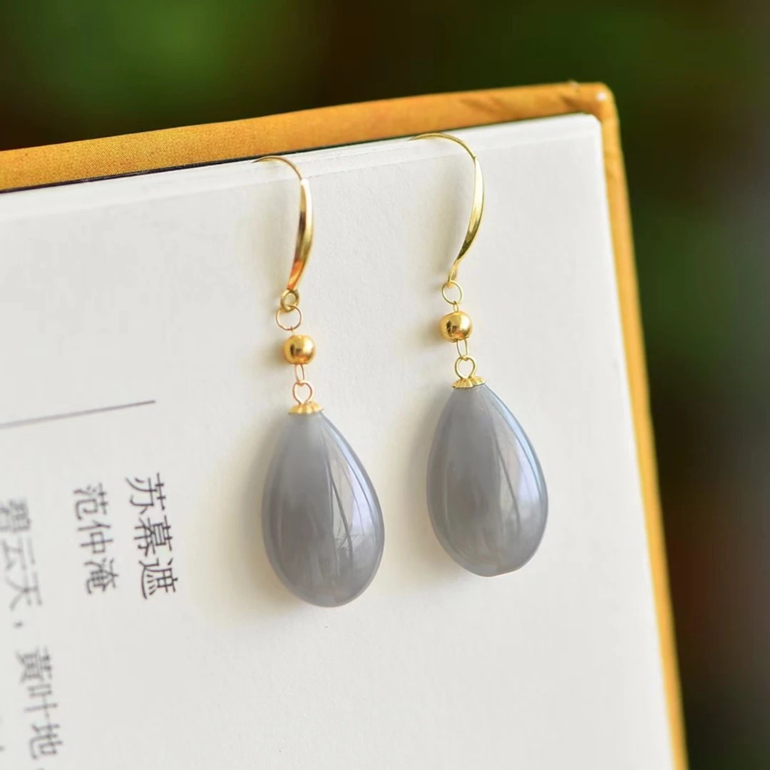 天然和田玉高品质烟紫水滴耳坠无杂无裂，玉润细腻18k金耳钩镶嵌