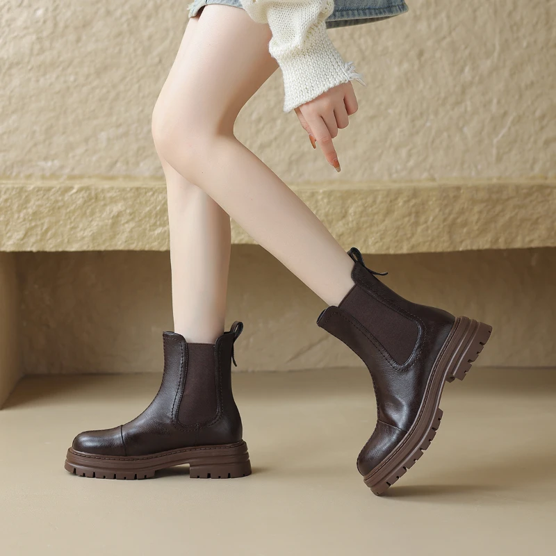 阿么手工女鞋百搭厚底真皮烟筒靴时尚2025新款英伦风圆头短靴5CM