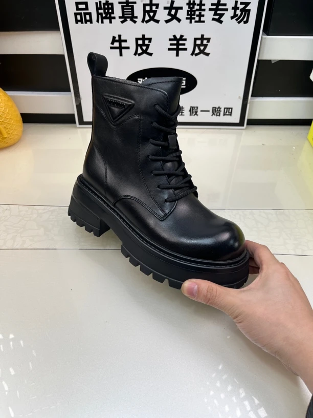 5822 黑色小牛皮短靴