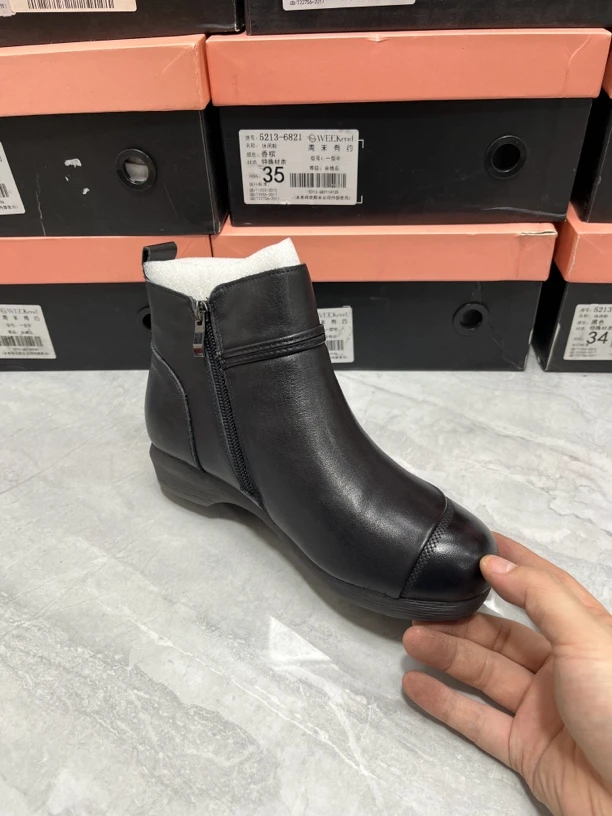 7951 货4 黑色圆头粗跟短靴