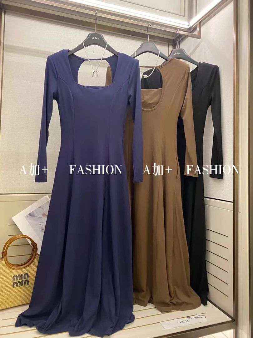 慵懒风后背漏洞，长袖连衣裙