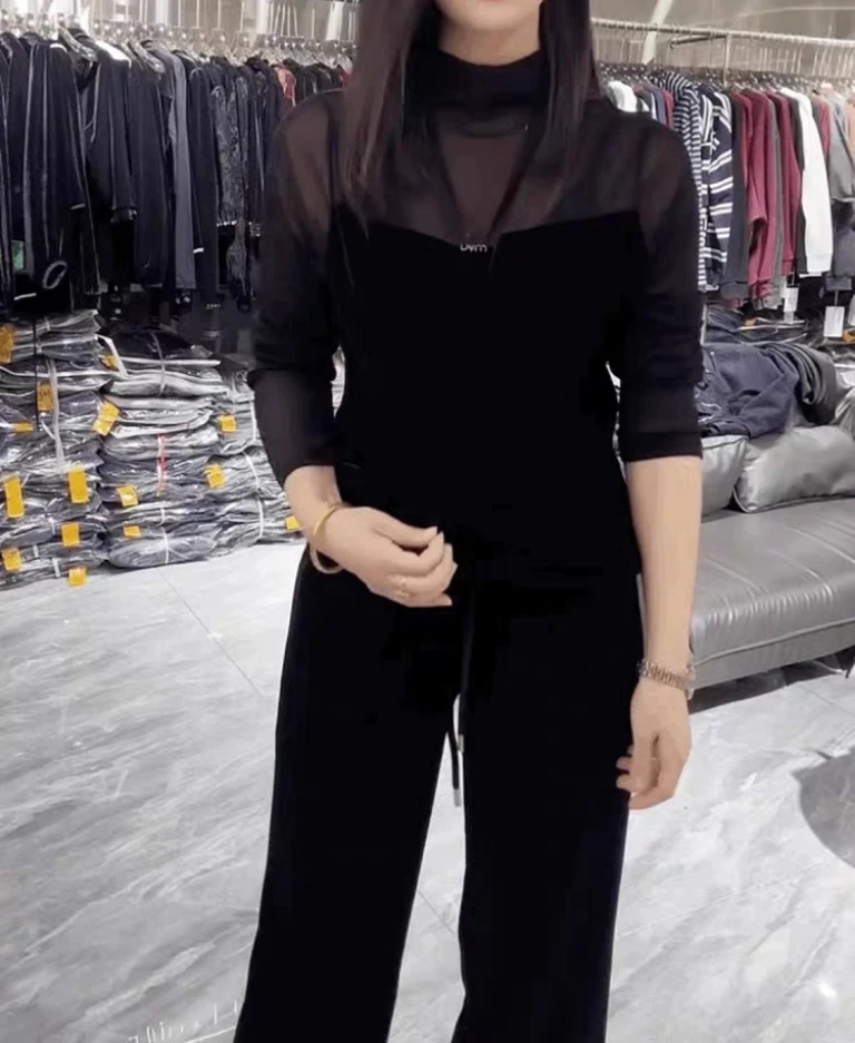 2477金丝绒黑色拼接网纱打底衫