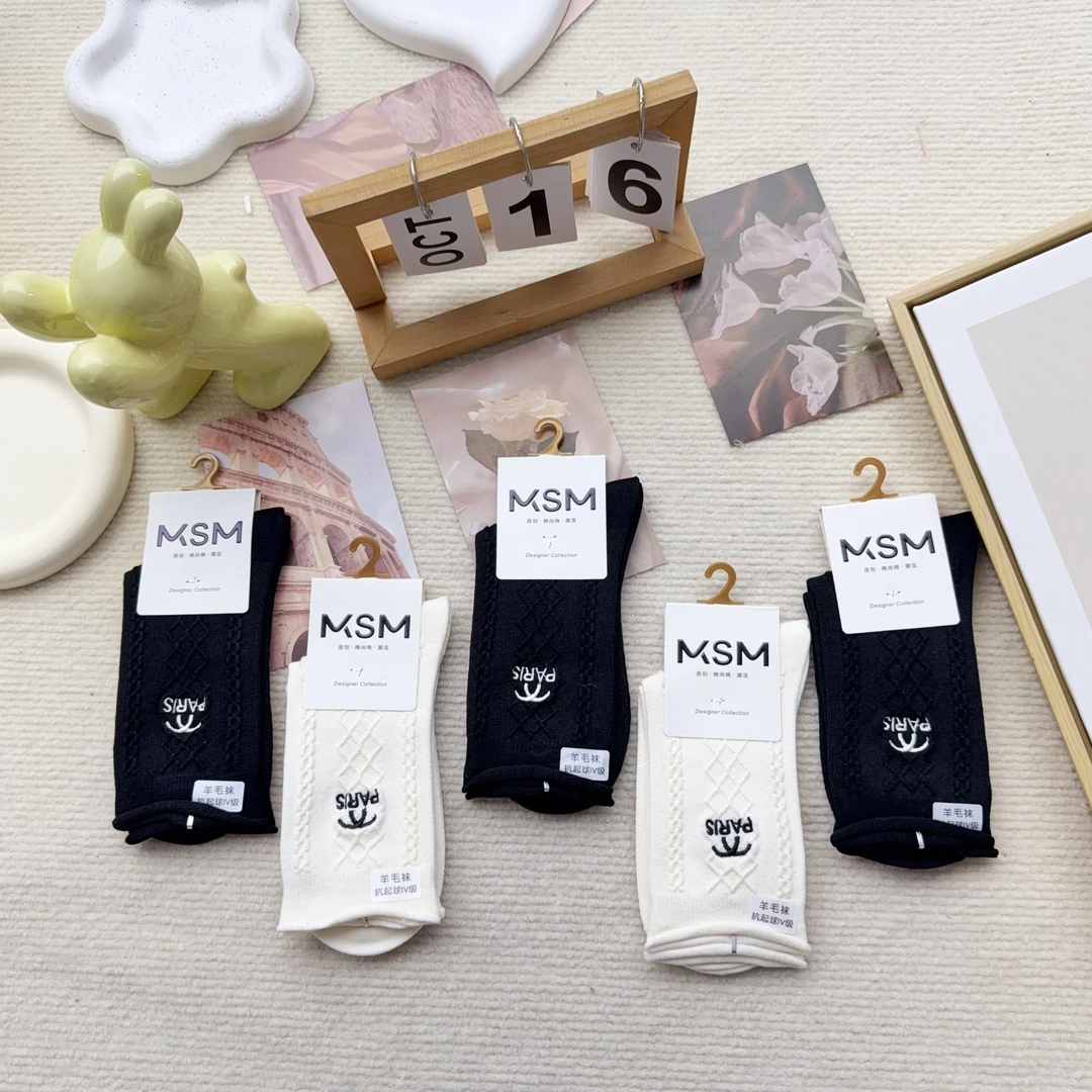 D001-202 五双女袜秋冬保暖时尚黑白中筒袜