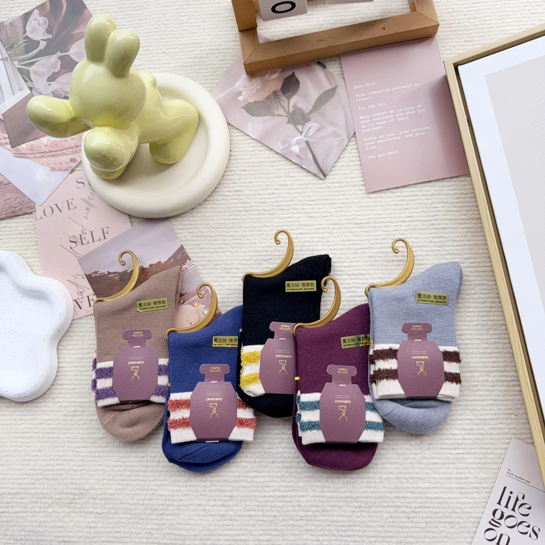 B2036 五双女袜休闲秋冬保暖时尚中筒袜