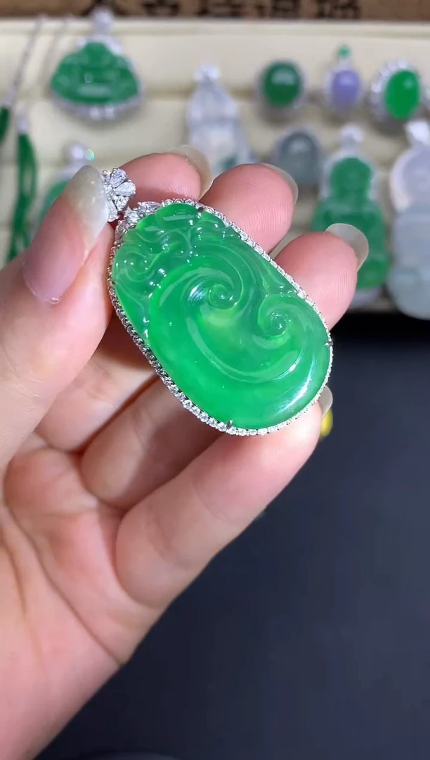 【闪购商品】翡翠颈饰18K金镶嵌895-多人