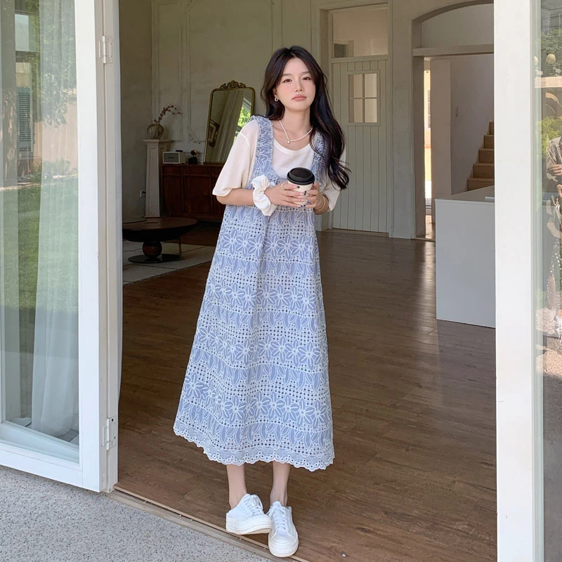 浅蓝色提花背带连衣裙女2025气质新款慵懒风宽松休闲减龄蕾丝长裙