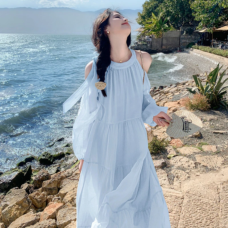 浅蓝色挂脖连衣裙女春夏法式收腰风气质海边度假超仙绝美露肩裙子
