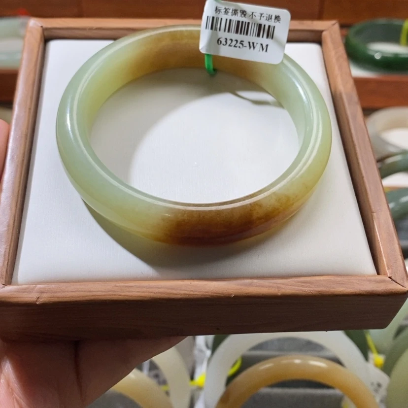 【闪购商品】和田玉手镯未镶嵌58