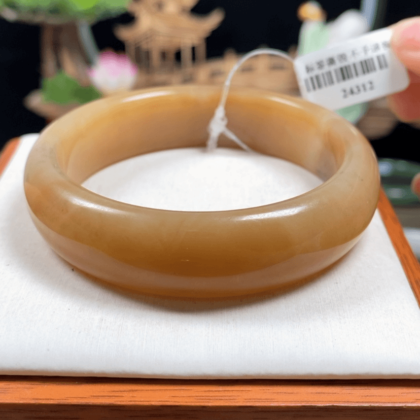 【闪购商品】和田玉手镯未镶嵌小**?56