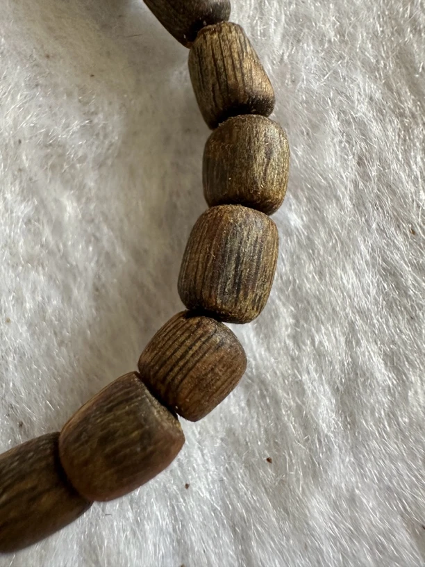 绿棋楠沉香0.5沉水随形单圈手串3.4克，多样发一