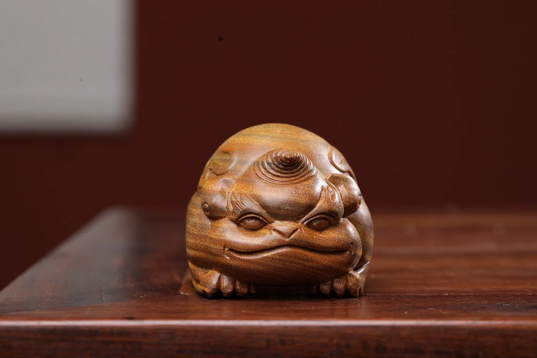 天然绿檀木实木雕刻谛听拱财兽摆件文玩手把件家居装饰品工艺品