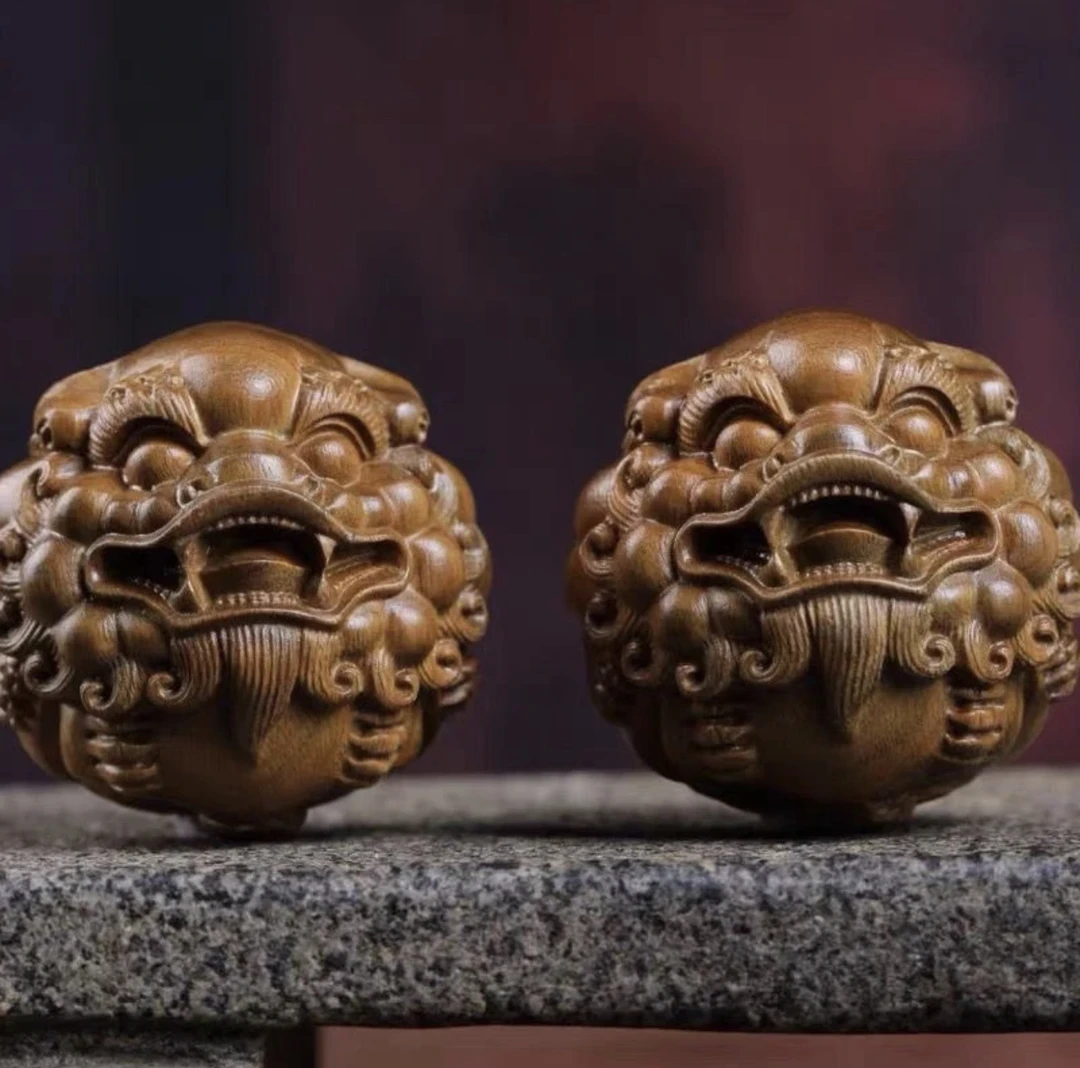 天然绿檀木雕摆件手把件貔貅抱球手球文玩檀木雕刻工艺品桌面摆件