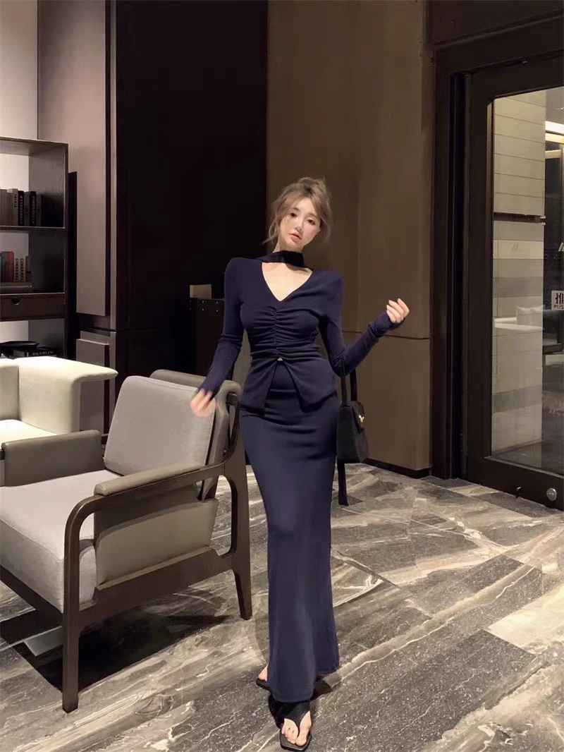 D176秋冬新款法式气质感V领上衣松紧腰包臀半身裙精致时尚两件套