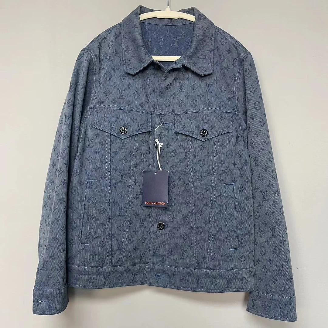 【聚星甄选】LouisVuitton/路易威登男蓝色牛仔水洗外套46码 cpjm73