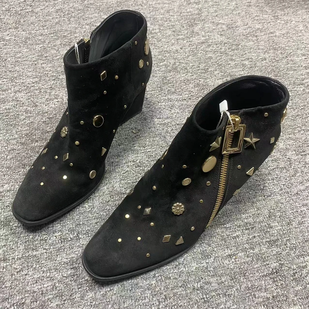 Roger Vivier/罗杰·维威耶35码/诺曼女鞋折扣 黑色铆钉短靴 423