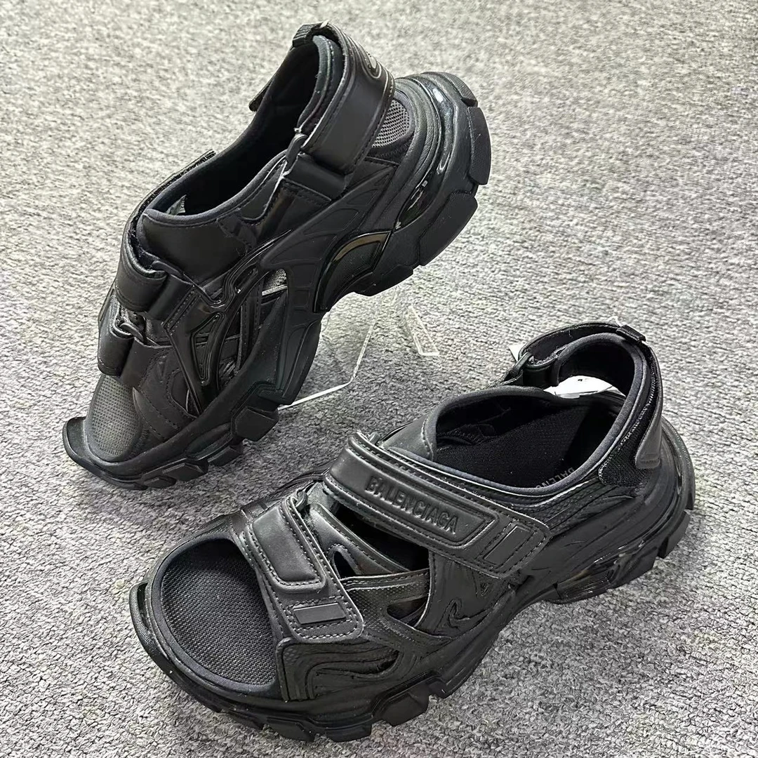 Balenciaga/巴黎世家诺曼折扣 黑色魔术贴厚底镂空凉拖 37码 470