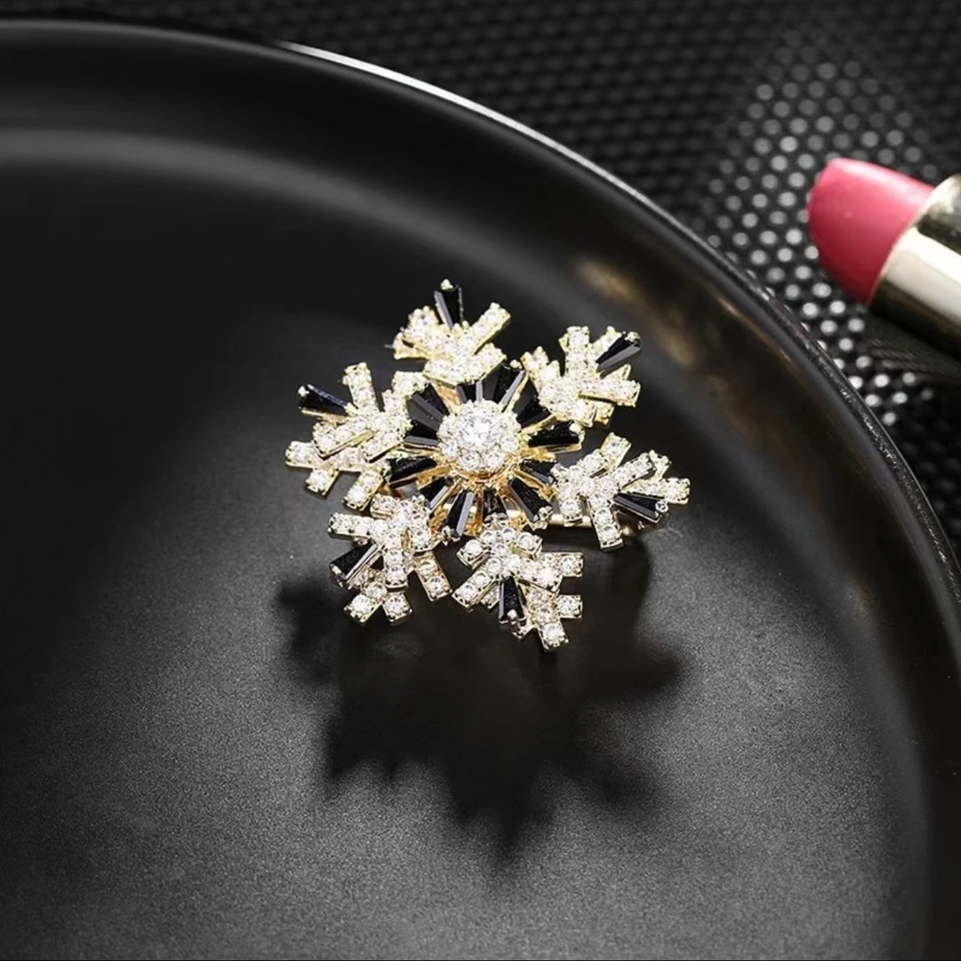 铜合金合成锆石胸针 铜合金合成锆石旋转雪花时尚百搭精致胸针