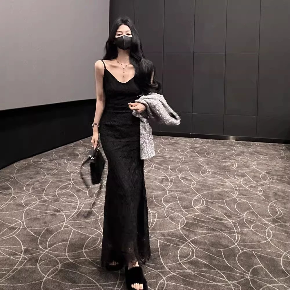 法式V领白色蕾丝吊带连衣裙女早春气质高级感修身收腰打底包臀裙