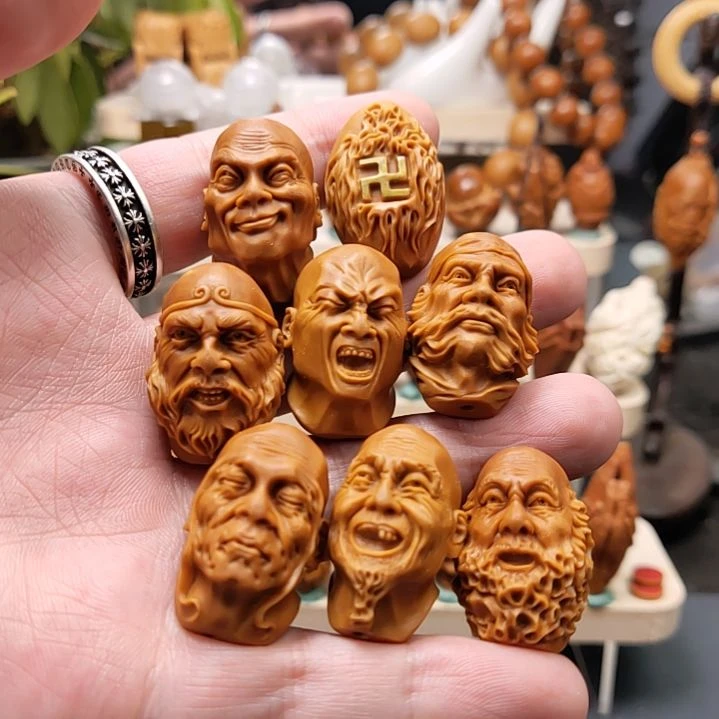 橄榄核核雕傲骨七星罗汉  1.9