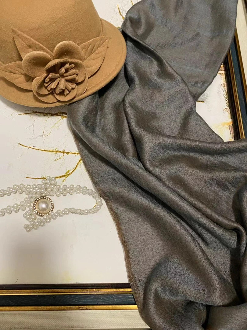 特洛伊蓝棕线条交叉羊绒围巾