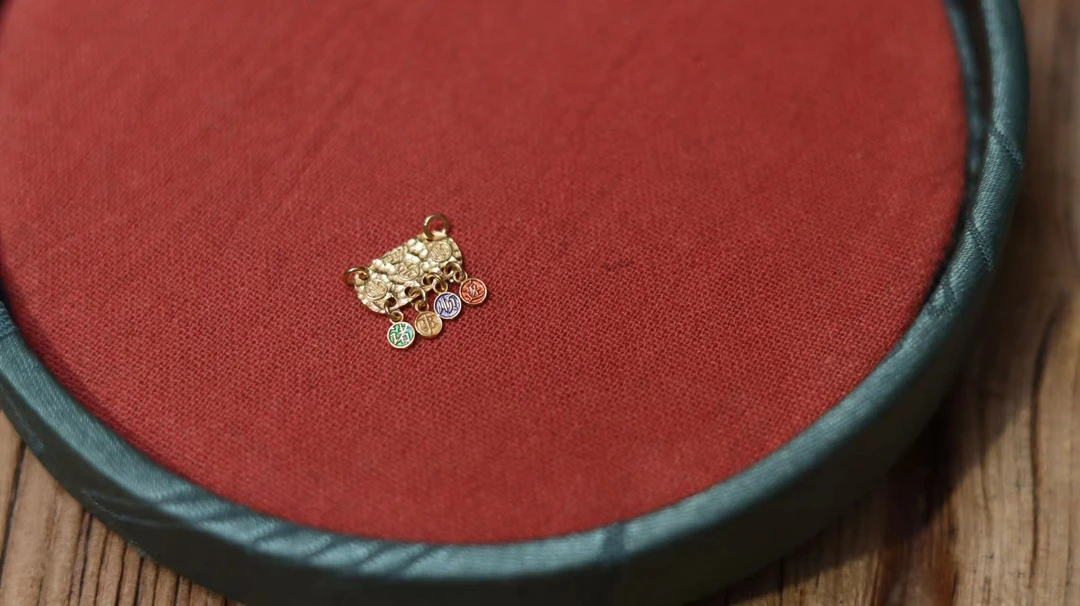 18K金吉言百搭如意锁吊坠