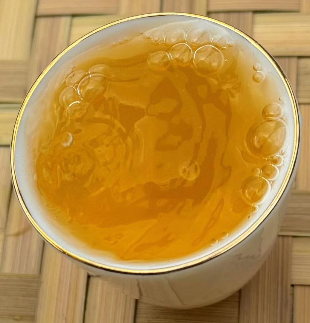 昔归茶王树头春200克饼（普洱茶生茶紧压茶）青年高山