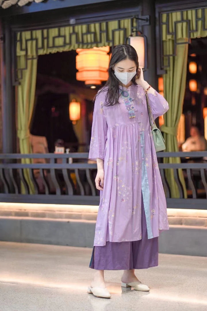 原创文艺复古中式圆领门襟绣花苎麻碎花连衣裙