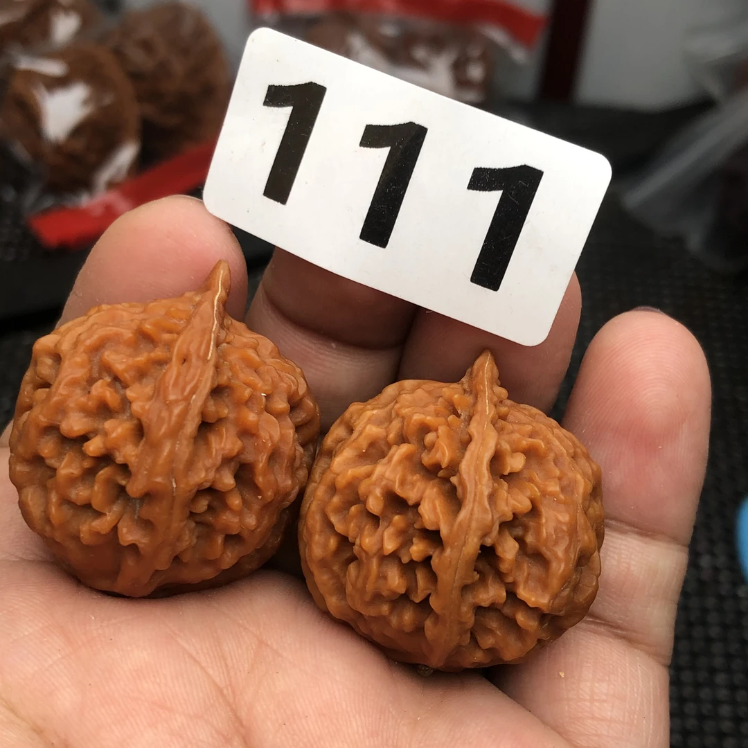 30尺珊瑚文麒麟纹经典款麻核桃文玩小手捻手把件一对盘玩核桃