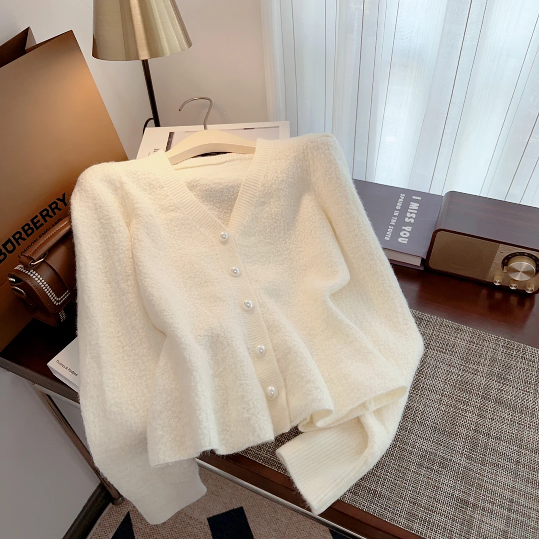 时尚法式高级感小香风珍珠扣加厚毛衣设计感西装鱼尾针织衫上衣女