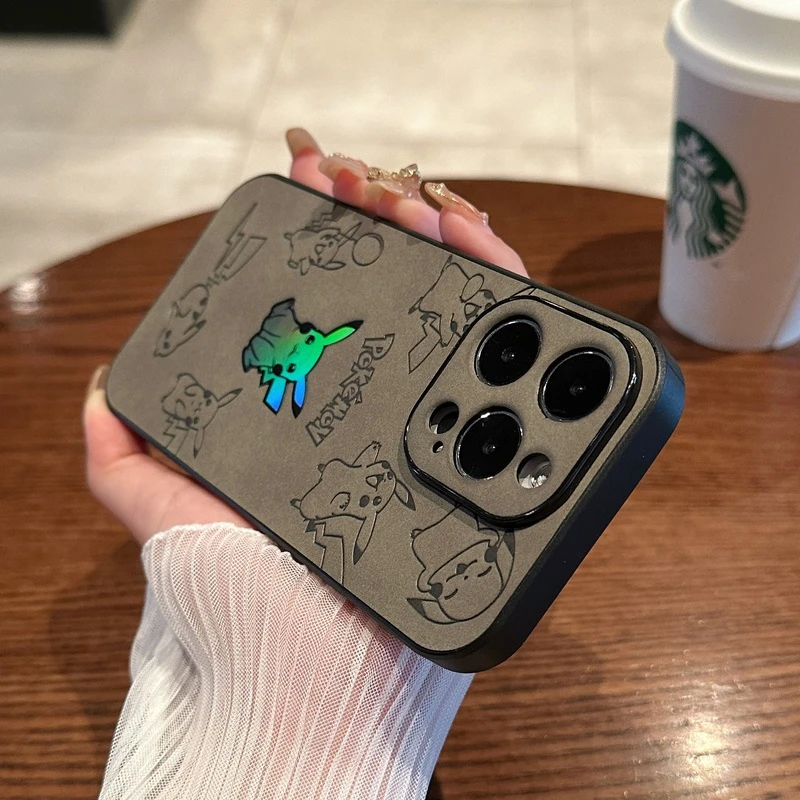 镭射皮卡丘翻毛皮适用iphone14promax手机壳新款男女款卡通苹果15