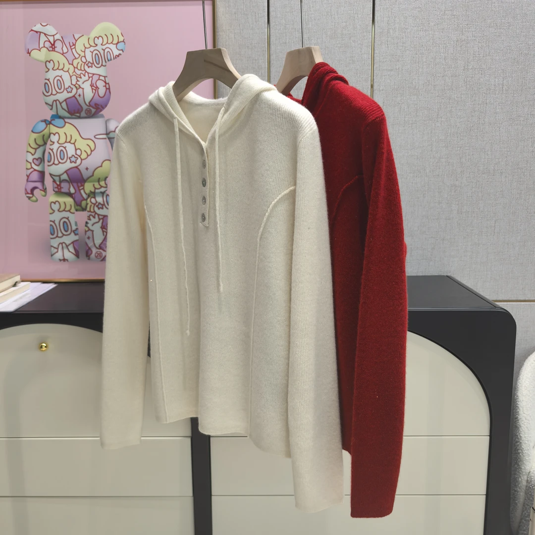 99395简约纽扣软糯抽绳亮丝珠片腰线连帽山羊绒衫