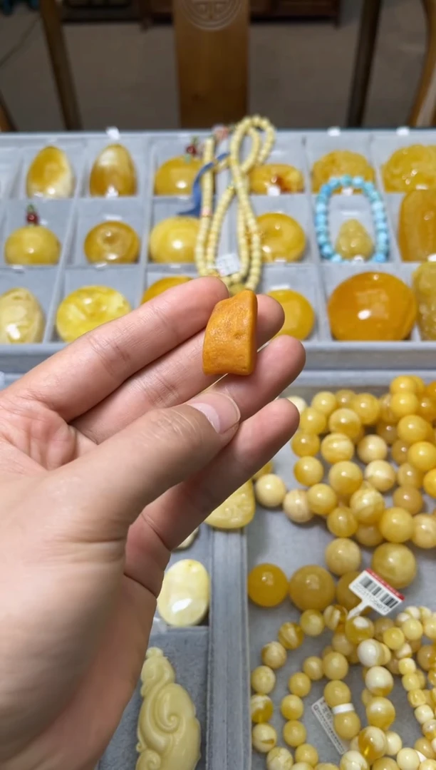 【闪购商品】琥珀裸石未镶嵌140032-原石