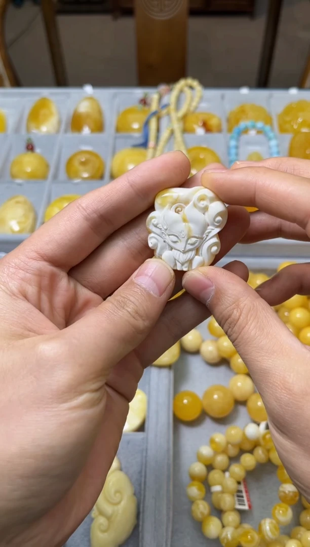 【闪购商品】琥珀裸石未镶嵌140035-蜜蜡凤九