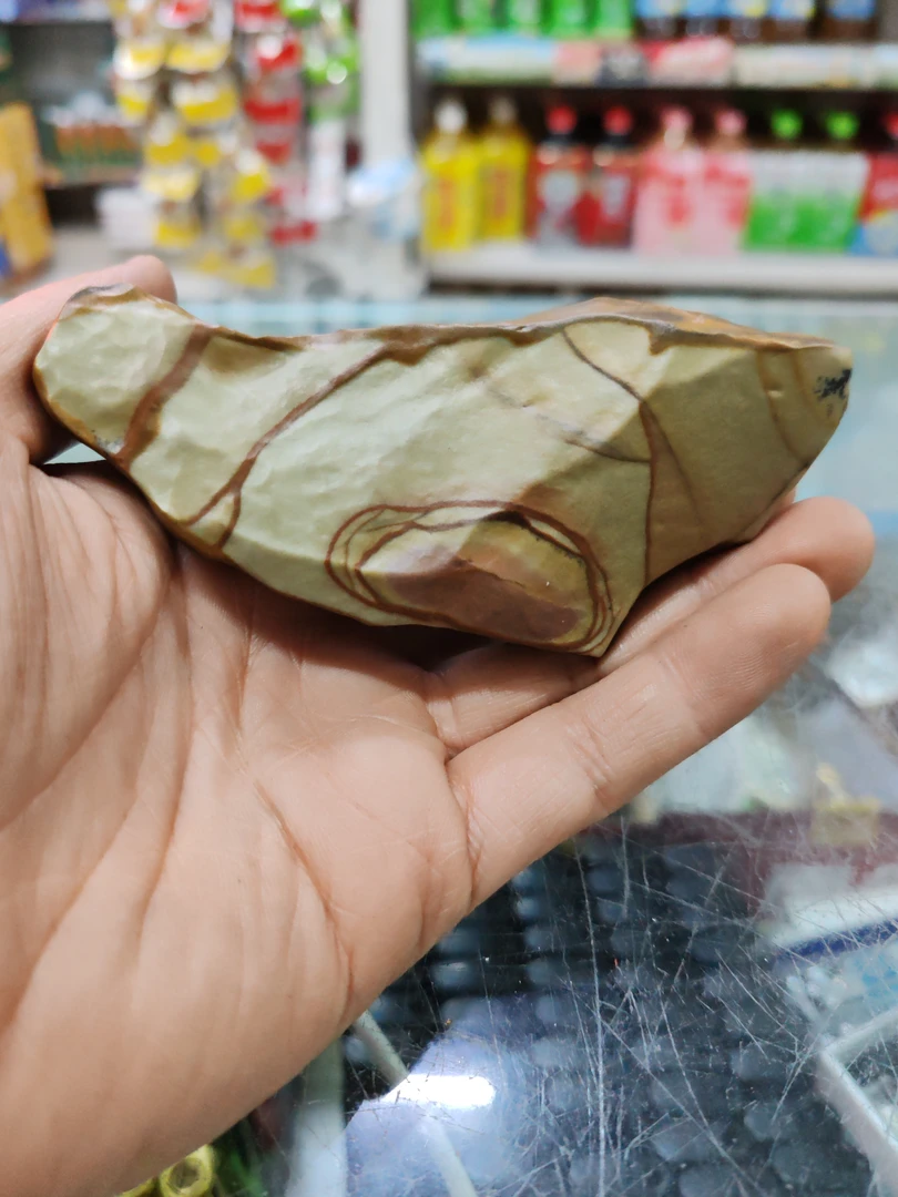 新疆哈密戈壁滩奇石