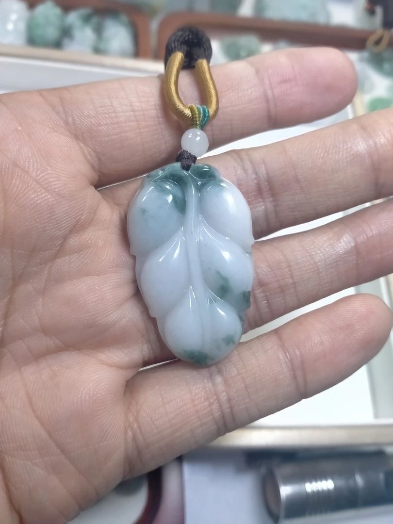 艺萱翡翠，天然A货翡翠金枝玉叶挂件（尺寸约40X24X6）