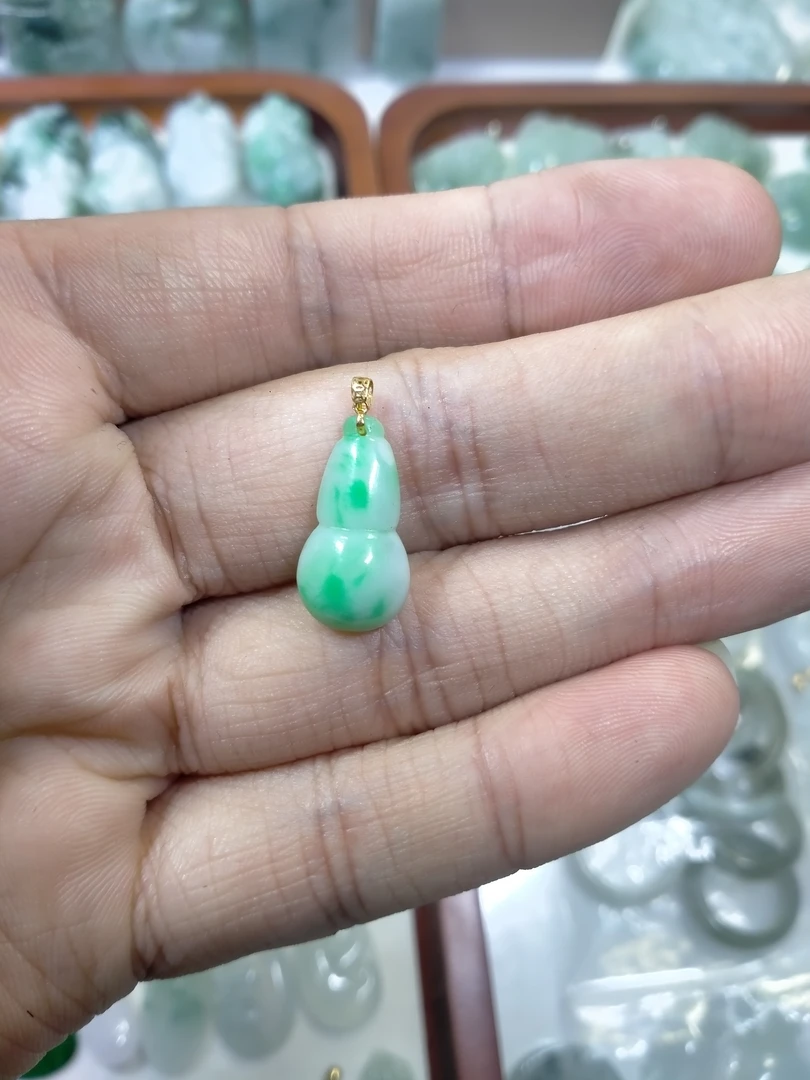 艺萱翡翠，天然A货翡翠小葫芦挂件（尺寸约19X10X5）