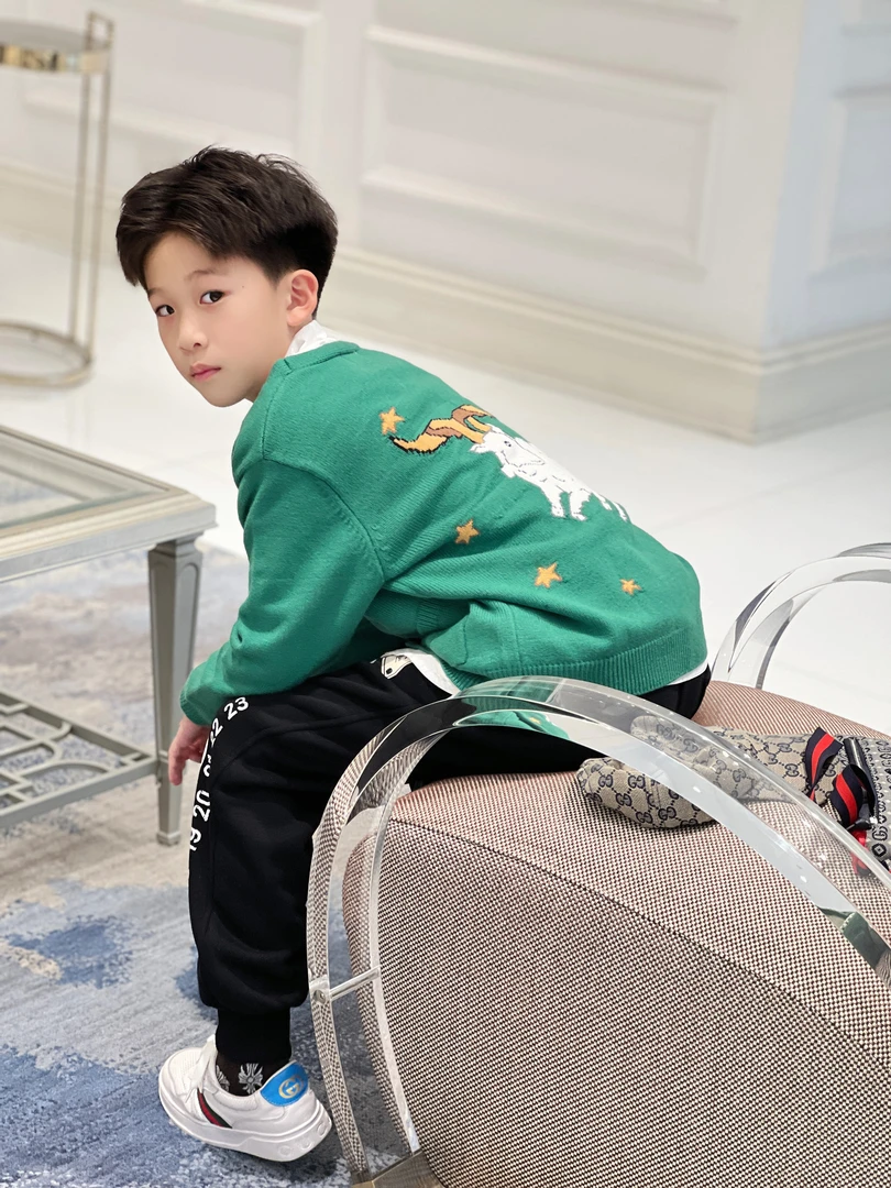 亿洋潮牌童装“小绅士”儿童限量款开衫毛衣12312