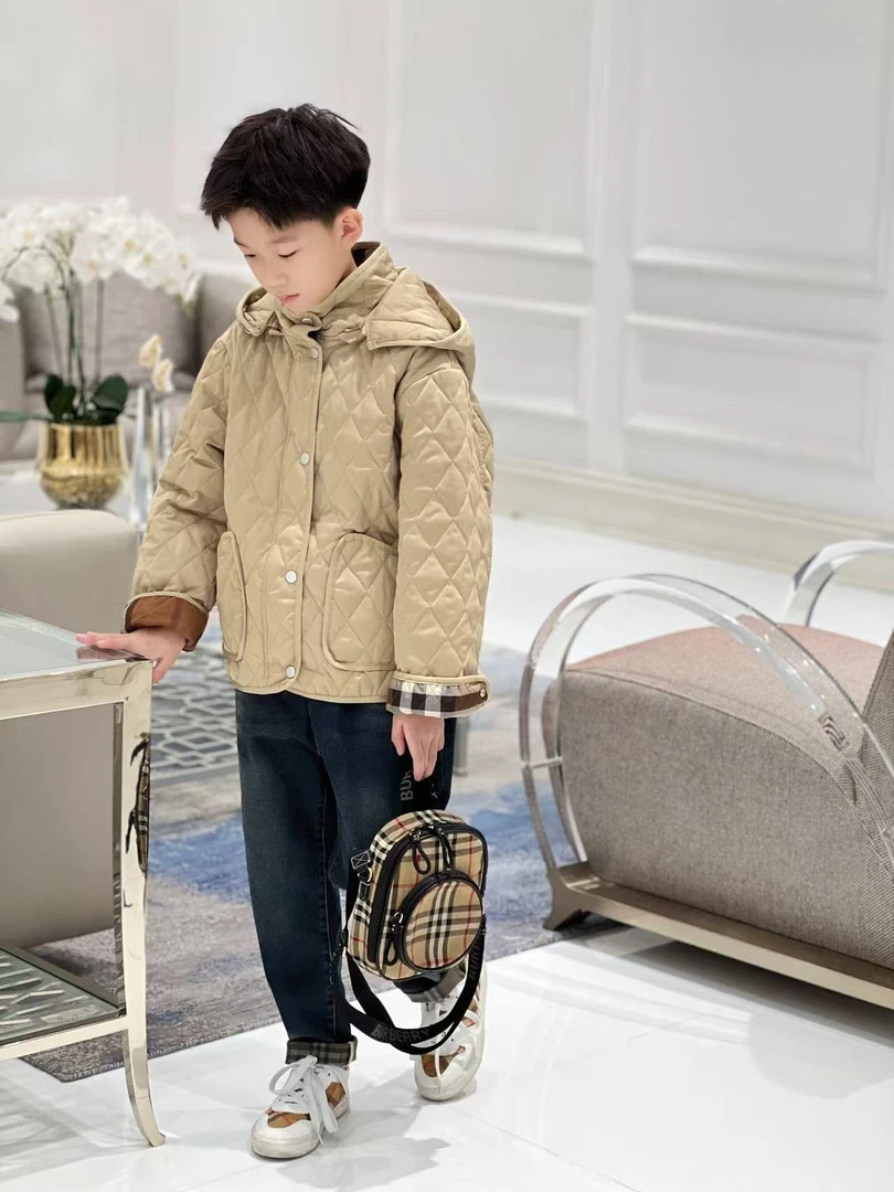 亿洋潮牌童装“痞帅奶奶服”儿童限量款冬季棉服23624