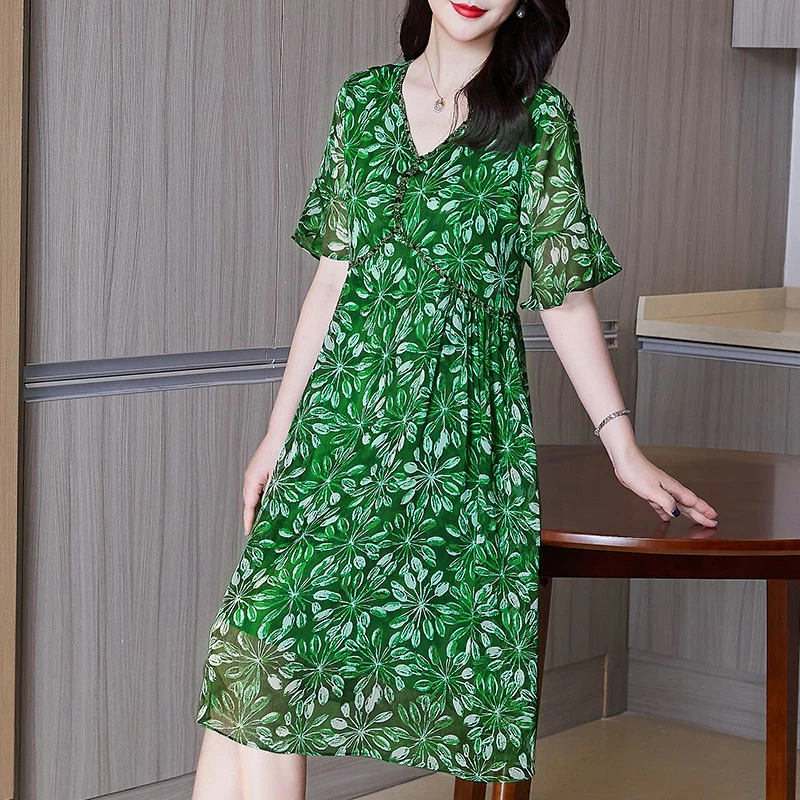 品彤大码女装雪纺连衣裙夏季绿色碎花V领钉珠A字遮肚裙子7555A