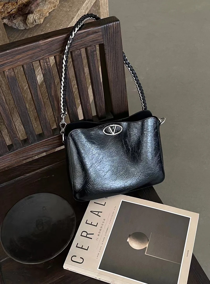 莱曼多斯9083百搭水桶包24*18cm