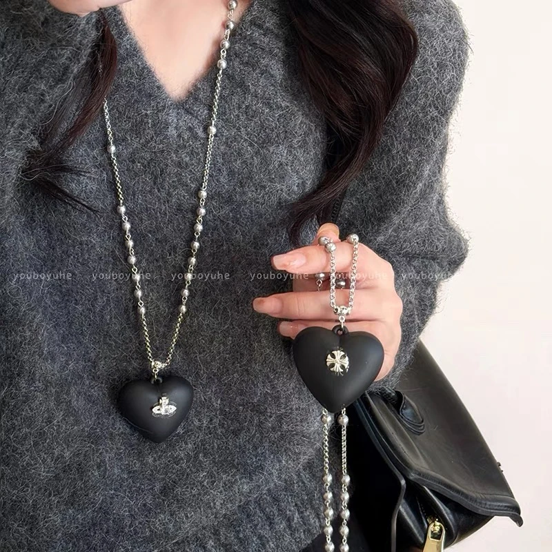 黑色爱心吊坠项链女小众秋冬高级感长款十字架毛衣链独特个性配饰