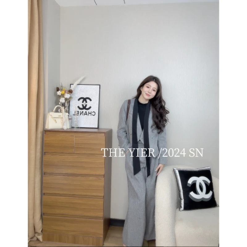 众和梦9399高级感V领飘带毛呢西装外套女秋休闲直筒裤两件套